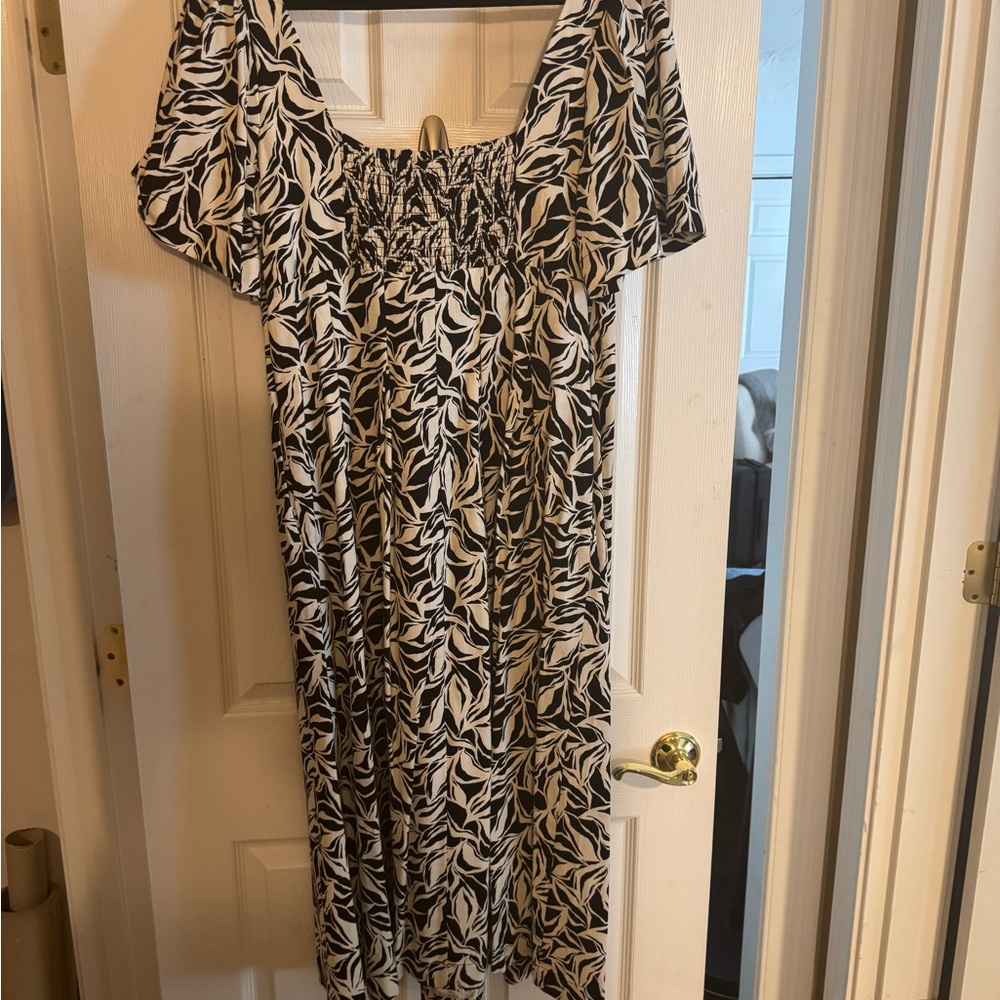 Elegant Black and White Leaf Print Dress